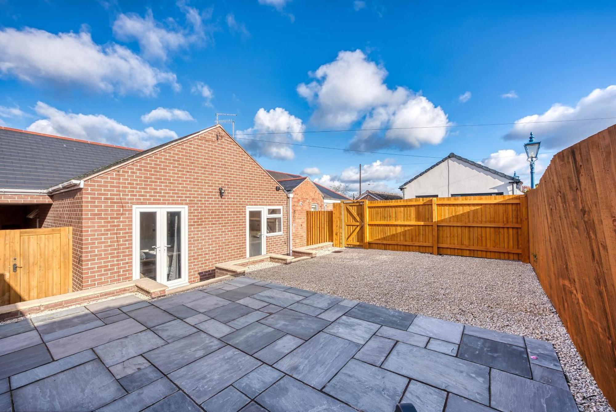 2 Bedroom Bungalow With Garden And Parking Radcliffe-on-Trent Exterior photo