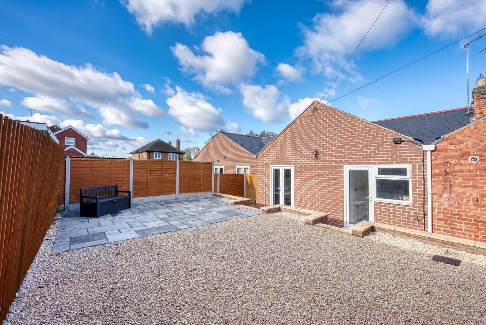 2 Bedroom Bungalow With Garden And Parking Radcliffe-on-Trent Exterior photo